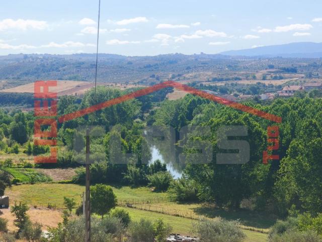 Terreno com possibilidade de construção
