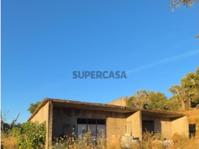TERRENO COM POSSIBILIDADE DE CONSTRUÇÃO Eivados