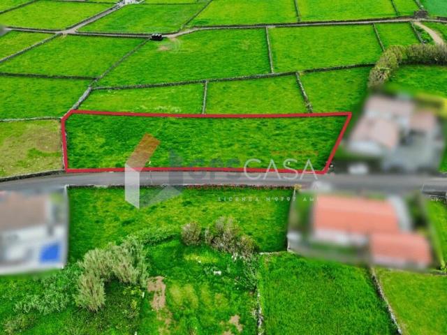 Terreno com possibilidade de loteamento – Vila das Lajes