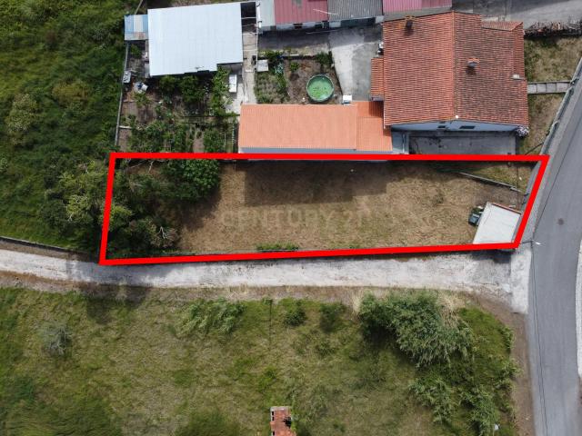 Terreno com potencial construtivo com vista para a Serra em zona tranquila de Pataias