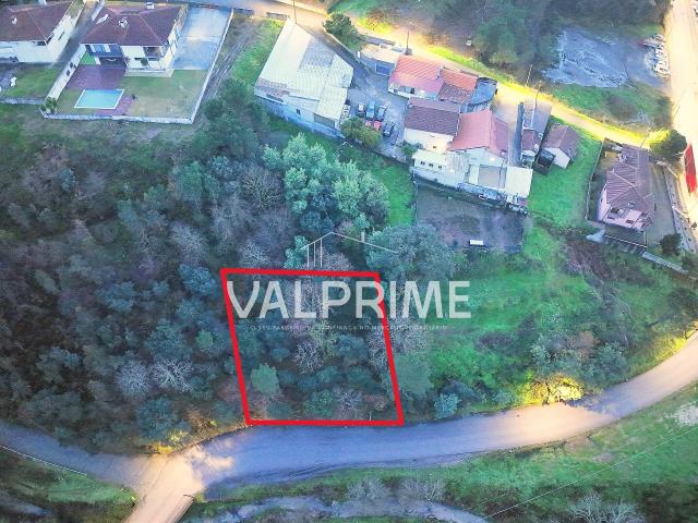 Terreno com potencial construtivo e bons acessos