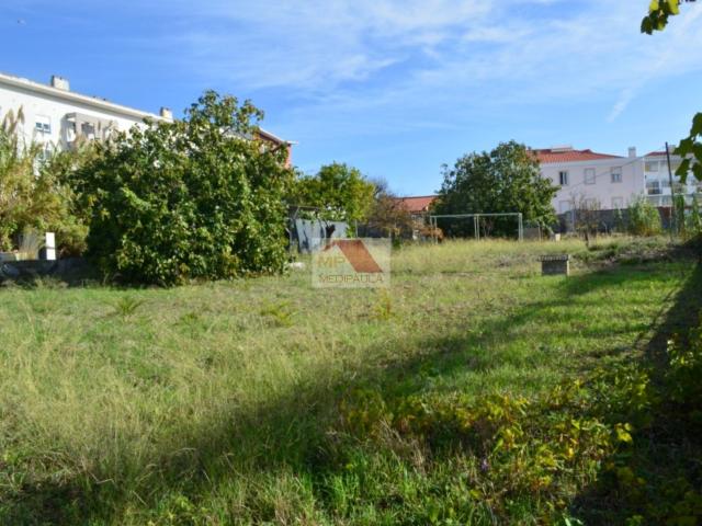 TERRENO COM POTENCIAL DE CONSTRUÇÃO NA AJUDA | 2.000 M² | LISBOA