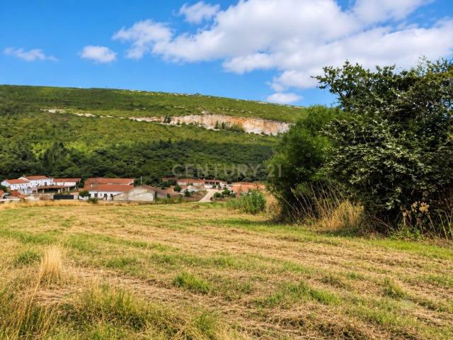 Terreno com potencial de construção em Figueiredo – Porto de Mós