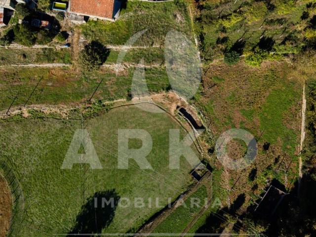 Terreno com potencial para moradia bifamiliar em São Tomé de Negrelos