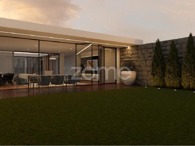 Terreno com projecto aprovado de moradia, S. Mamede