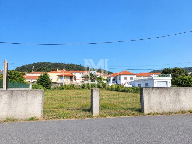 Terreno com projecto aprovado para moradia T3 Areosa