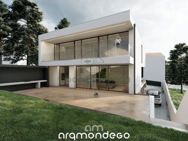 TERRENO COM PROJECTO APROVADO PARA MORADIA UNIFAMILIAR ISOLADA
