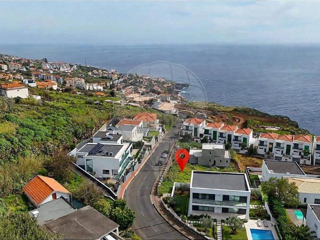 Terreno Com Projecto Aprovado, para construção de: 397m² Caniço