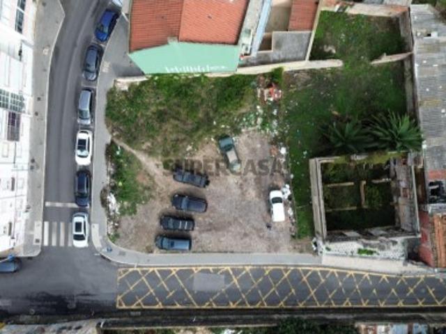 Terreno com projecto de arquitectura aprovada 10 frações junto ao Metro e à CP da AMADORA