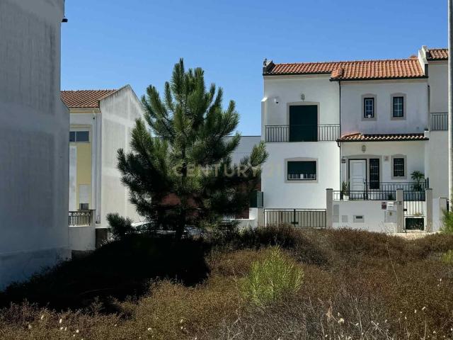 Terreno com Projeto Aprovado na Nazaré com licença a levantamento