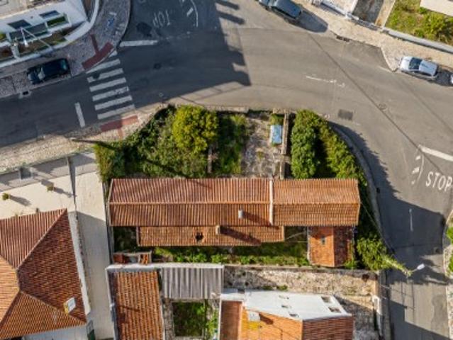 Terreno com projeto residencial na Abrunheira, Sintra