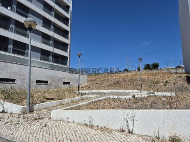 Terreno com Projeto Aprovado na Amadora
