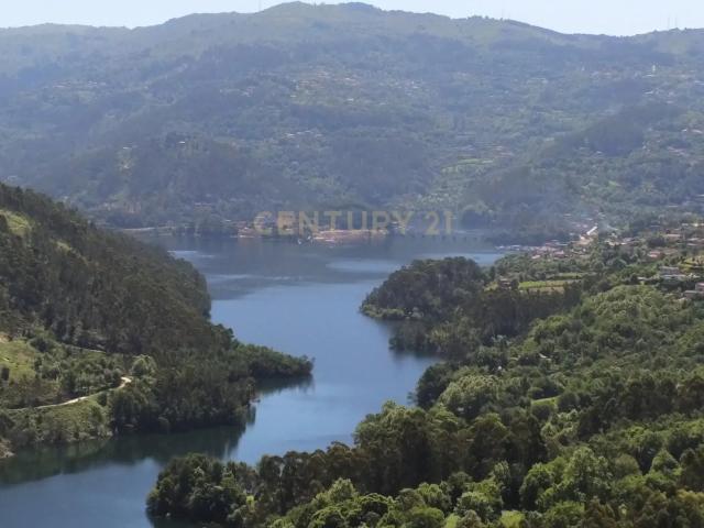 Terreno com Projeto Aprovado no Gerês – Vistas Incríveis para a Albufeira da Caniçada