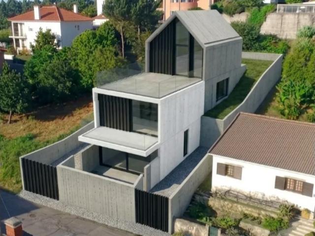 Terreno com Projeto Aprovado a 800m da Praia