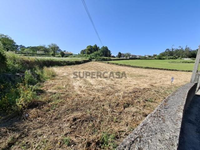 Terreno com projeto aprovado e licença de construção em Vila Nova de Famalicão