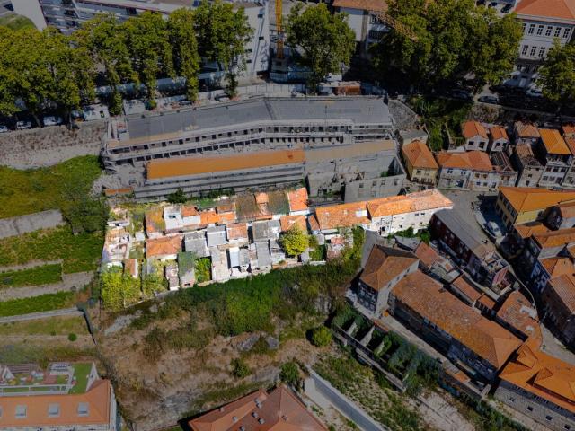 Terreno com projeto aprovado e vista Douro | Porto