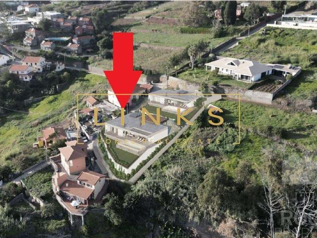 Terreno com Projeto Aprovado e Vista Mar Estreito da Calheta