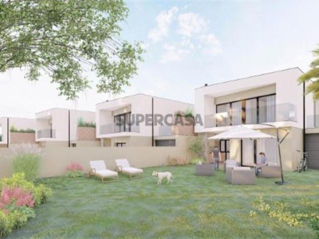 Terreno com projeto aprovado para 3 moradias geminadas
