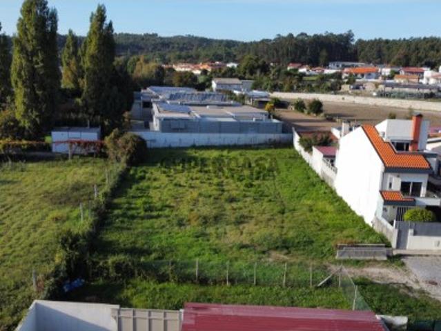 Terreno com projeto aprovado para 2 moradias Castêlo da Maia