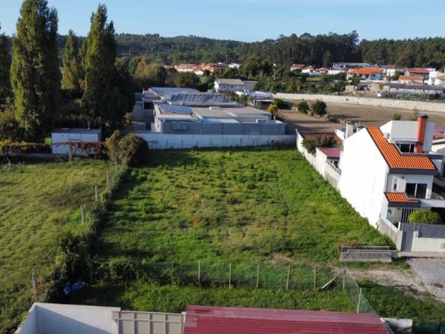 Terreno com projeto aprovado para 2 moradias Castêlo da Maia