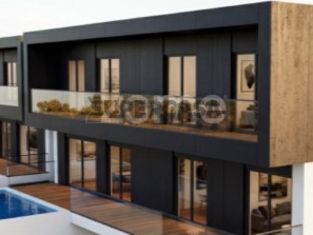 Terreno com Projeto Aprovado para 2 Moradias com Piscina