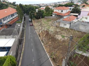 Terreno com Projeto Aprovado para 2 Moradias Geminadas São Roque, Funchal