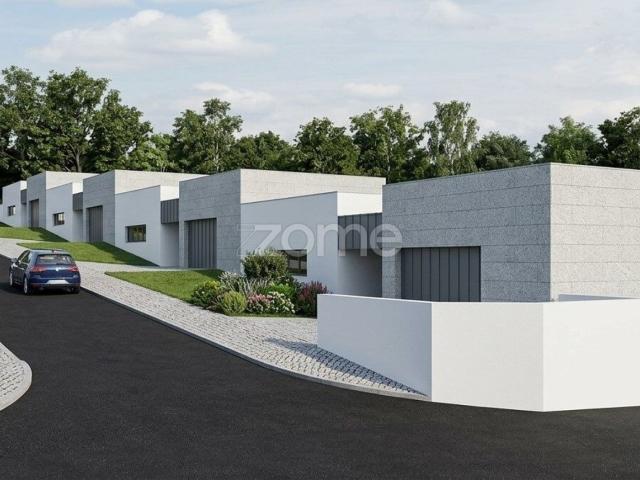 Terreno com Projeto Aprovado para 4 Moradias em Chaves