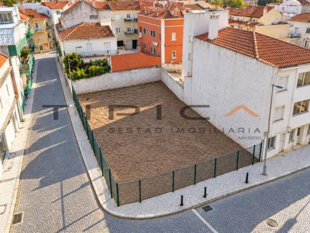 Terreno com projeto aprovado para 6 apartamentos numa localização privilegiada da Costa da Caparica
