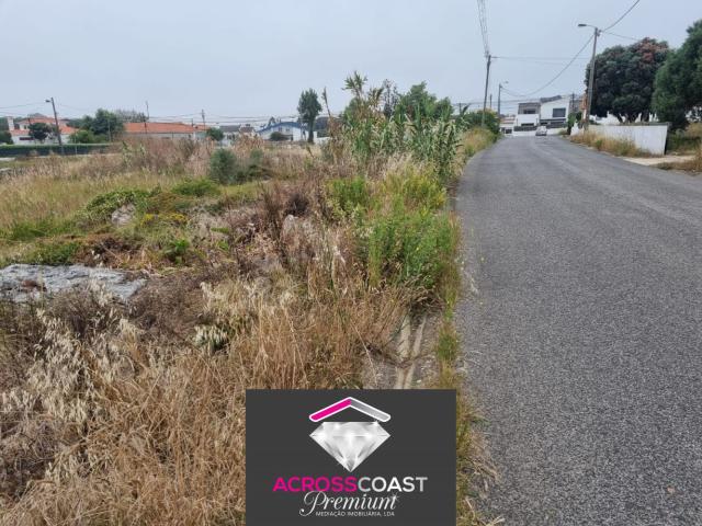 Terreno com projeto aprovado para condomínio fechado, a poucos minutos da praia