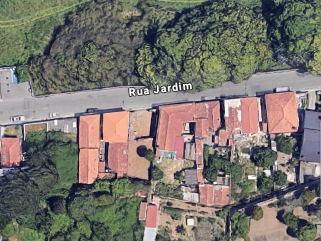Terreno com projeto Aprovado para duas habitações distribuídas pelo piso do 1º andar