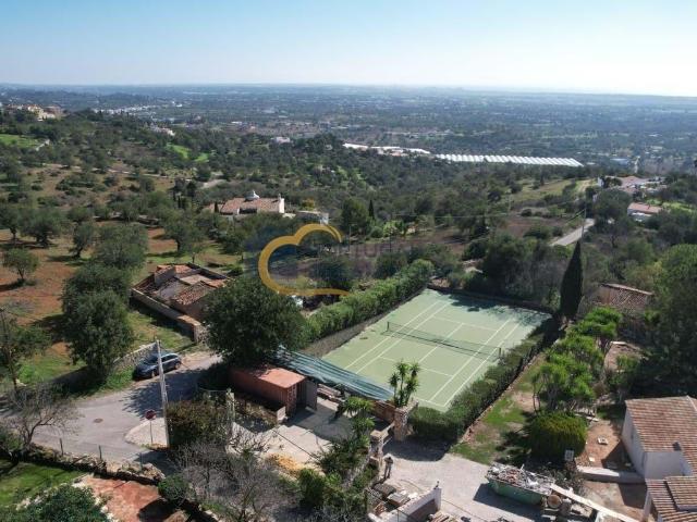 Terreno com projeto aprovado para moradia T3 com vista mar – Boliqueime