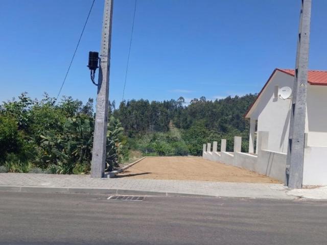Terreno com projeto aprovado para moradia T3, em Cortes, Leiria