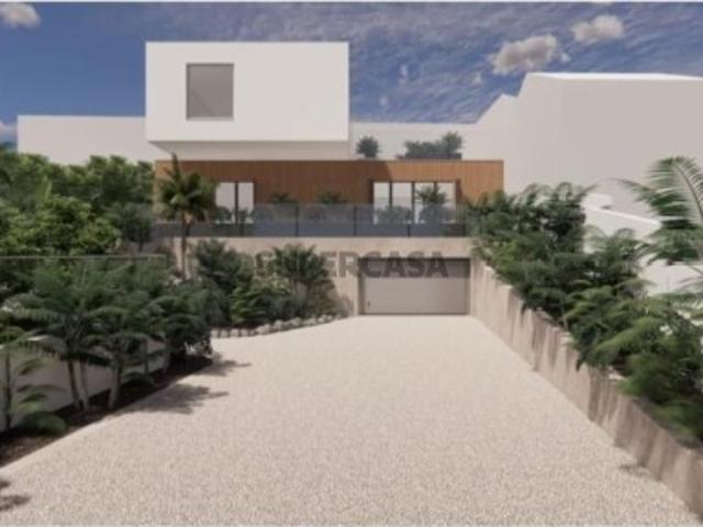 Terreno com Projeto Aprovado para Moradia T3 | Idanha | Belas