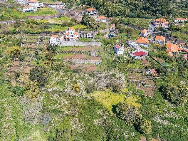 Terreno com Projeto Aprovado para Moradia T3 – Santa Cruz 714m² Santa Cruz