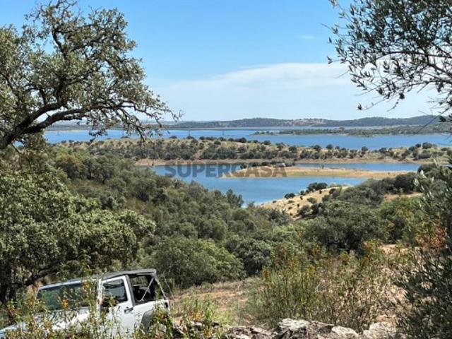 Terreno com projeto aprovado para moradia T5 em Reguengos de Monsaraz