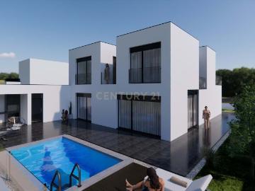 Terreno com Projeto Aprovado para Moradia com Piscina