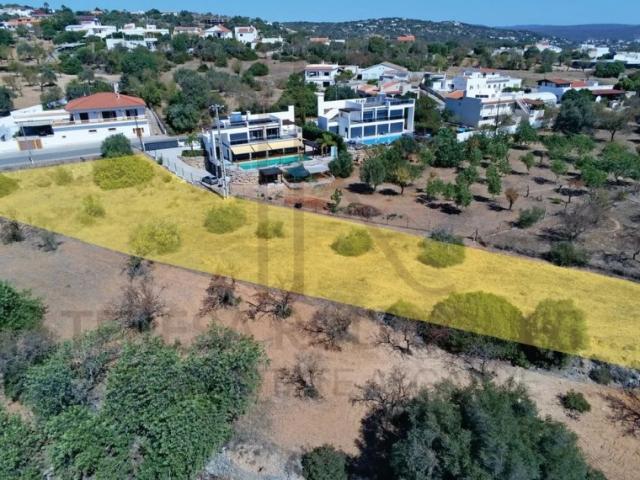 Terreno com projeto aprovado para moradia com vista parcial para mar e para a montanha