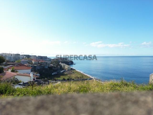 Terreno com Projeto Aprovado para Moradia de Luxo na Praia Formosa, Funchal