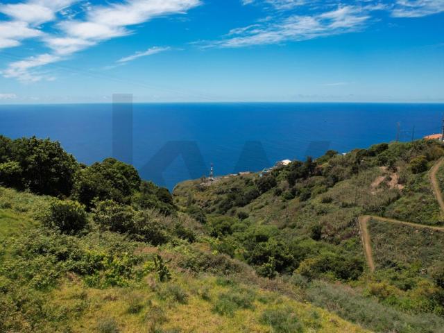 Terreno com projeto aprovado para moradia de luxo T2 e piscina na Fajã da Ovelha, Madeira