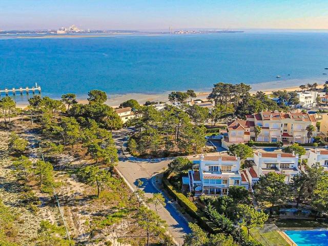 Terreno com projeto aprovado para uma vila de luxo de 4/5 quartos com piscina Península de Tróia, perto de Comporta