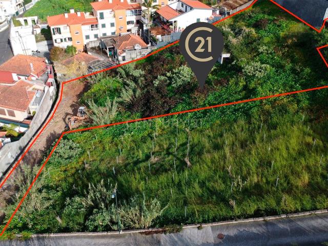 Terreno com Projeto Aprovado · 15 Apartamentos T2 · Santo António, Funchal