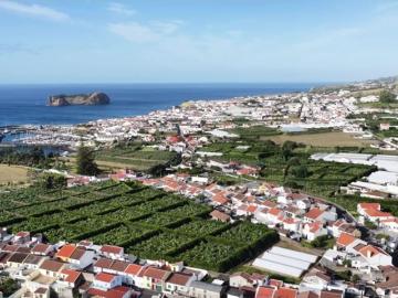 Terreno com Projeto Aprovado | 174 m² | Perto do Centro de Vila Franca e Praia