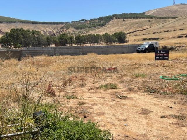 Terreno com projeto de moradia térrea T2 Porto Santo