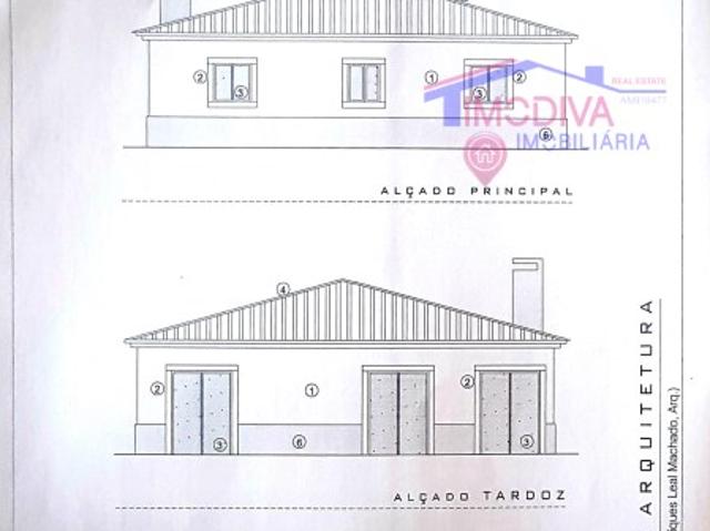 Terreno com ruína e projeto de construção aprovado