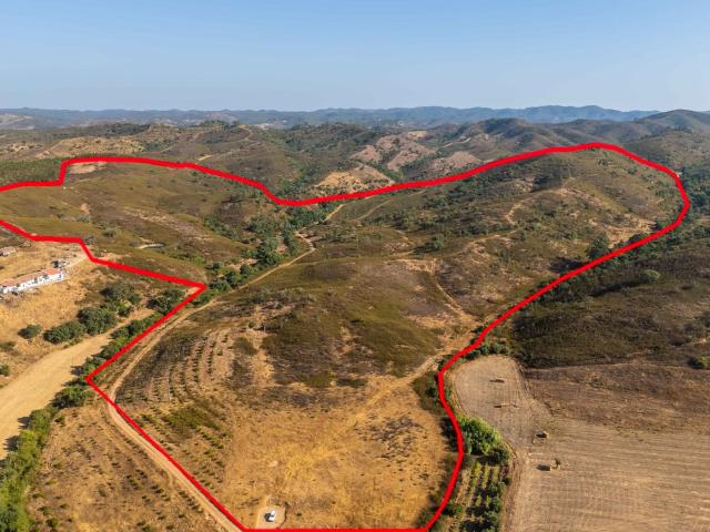 Terreno com Projeto para 24 Casas Turísticas, Piscina e Restaurante + Parque de Campismo com 45 Lugares