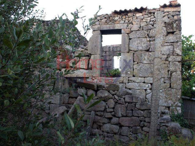 Terreno com Ruína