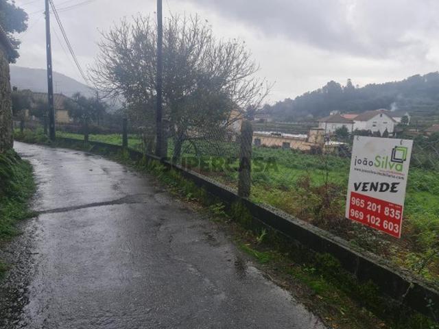 Terreno com ruína