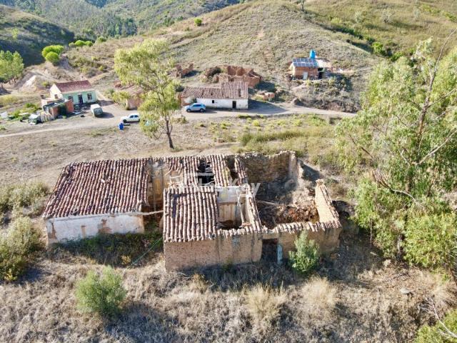 Terreno com Ruína