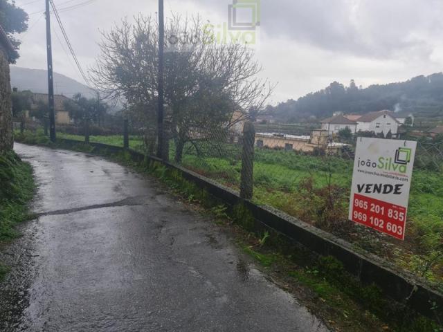 Terreno com ruína