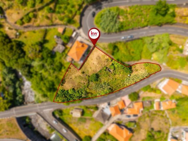 Terreno com Ruína Urbana e Vista Panorâmica Vale de São Vicente